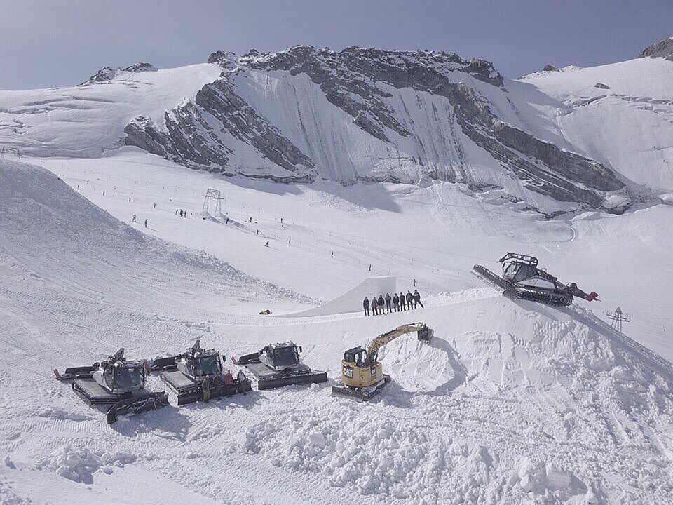 Low_Resolution-IT_Stelvio-glacier_BuildWithLess_Prinoth_CAT_001 Snow Groomer